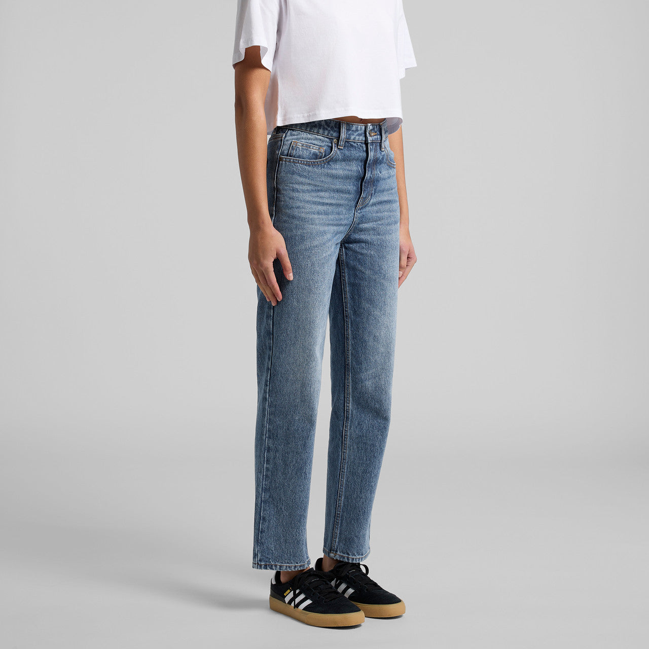 Wo's Straight Jeans - TURN